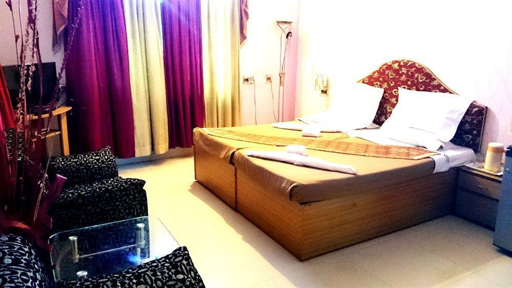 Treebo Trend Gupta Inn Varanasi Esterno foto