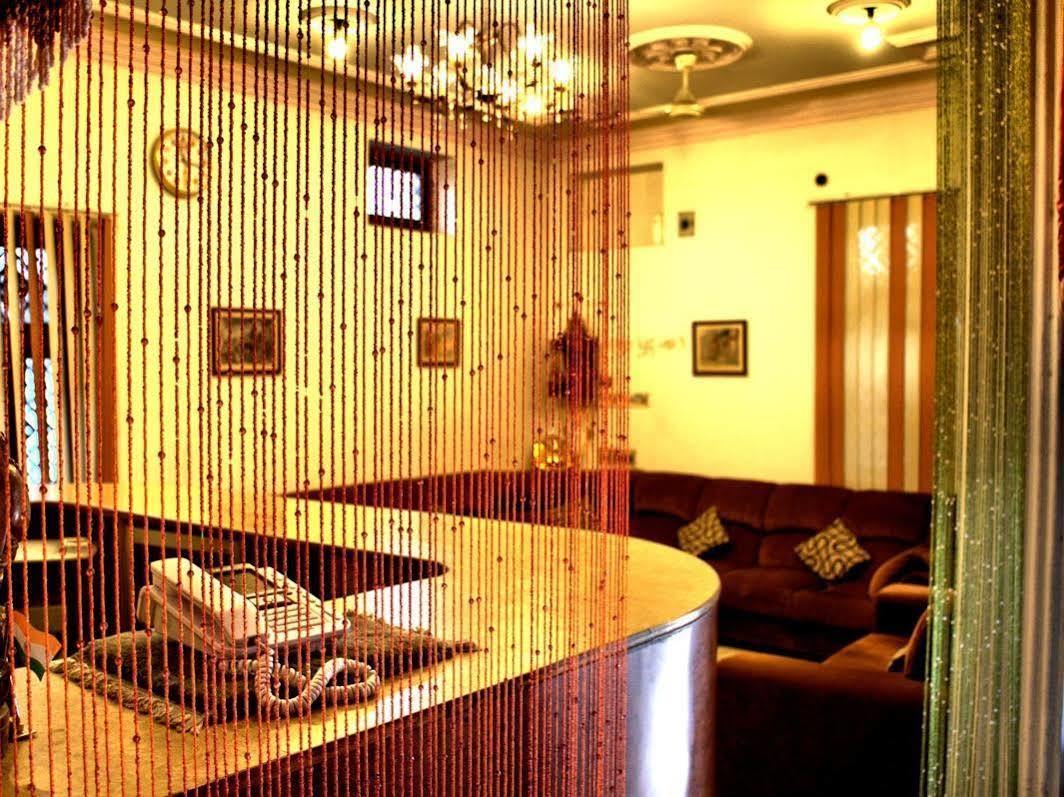 Treebo Trend Gupta Inn Varanasi Esterno foto