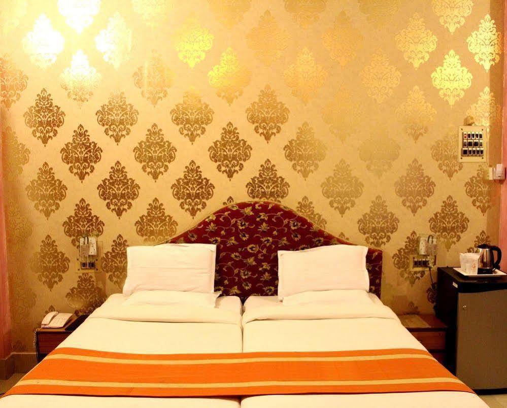 Treebo Trend Gupta Inn Varanasi Esterno foto