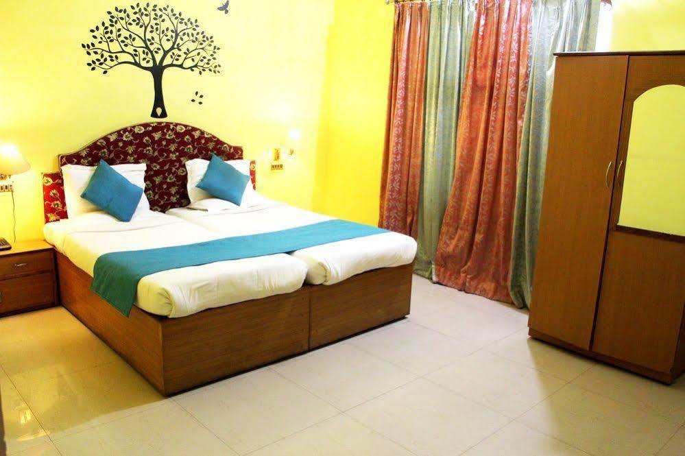 Treebo Trend Gupta Inn Varanasi Esterno foto