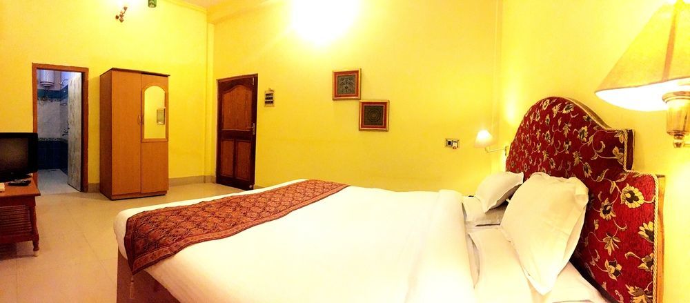 Treebo Trend Gupta Inn Varanasi Esterno foto