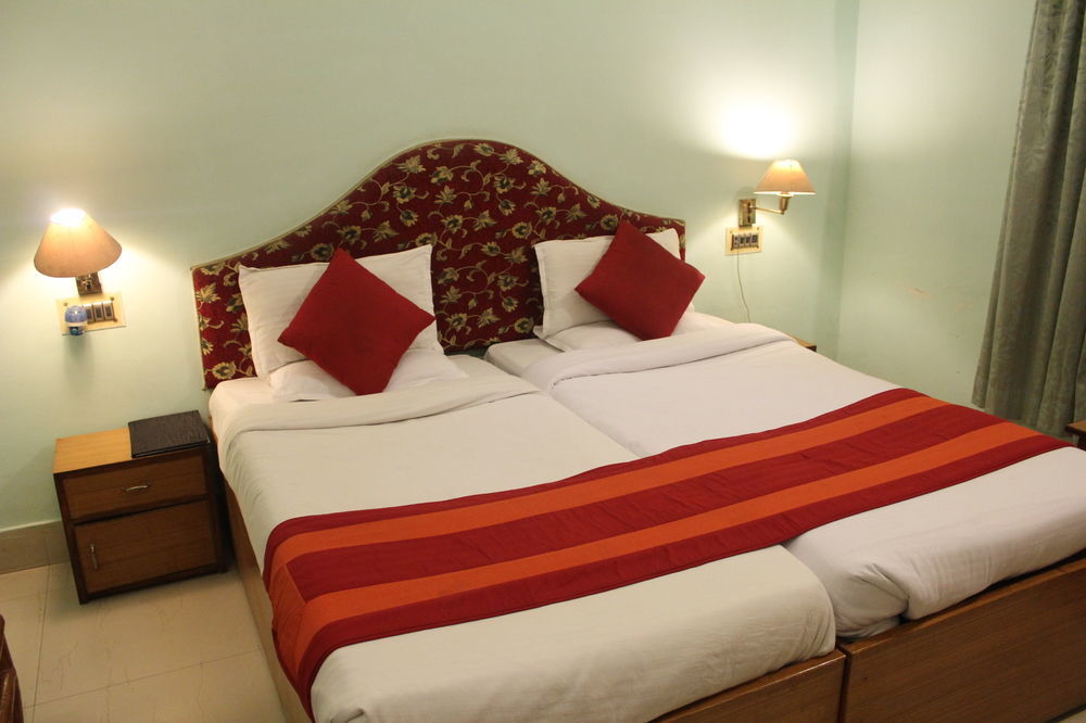 Treebo Trend Gupta Inn Varanasi Esterno foto