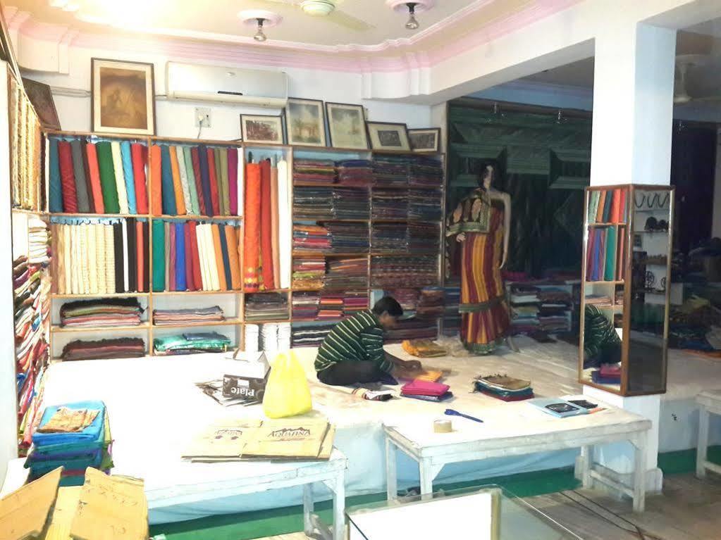 Treebo Trend Gupta Inn Varanasi Esterno foto