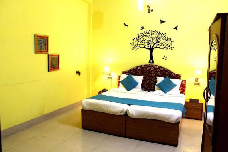 Treebo Trend Gupta Inn Varanasi Esterno foto