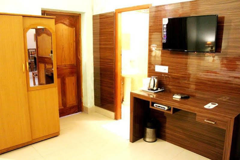 Treebo Trend Gupta Inn Varanasi Esterno foto