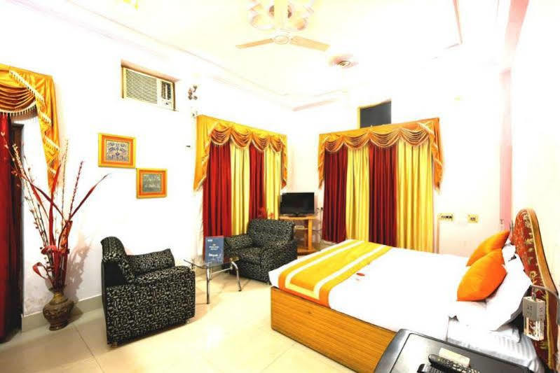 Treebo Trend Gupta Inn Varanasi Esterno foto